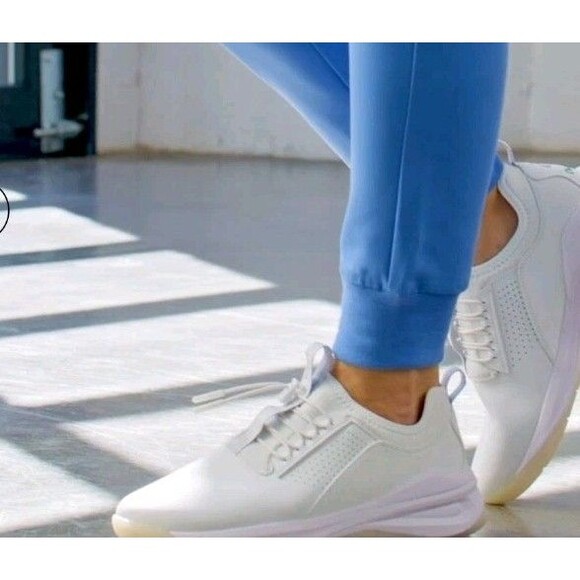Clove Classic Brilliant White Sneaker Women 7 / EU 38 - Picture 3 of 9